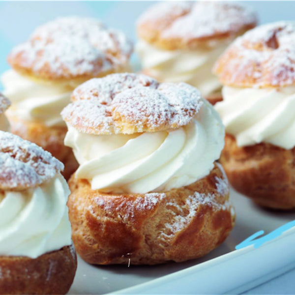Bandeja de 12 minis profiteroles dulces