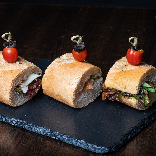 Bandeja de 24 emparedados baguette